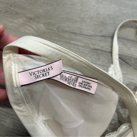Victoria's Secret Cream White Lace Plunge Front Clasp Halter Bra Women’s Small - Picture 5 of 6